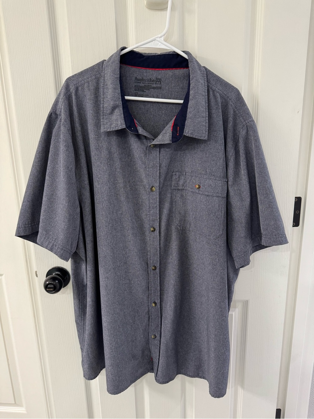 Men's Short-Sleeve Button-Up Shirt